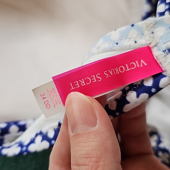 Victorias Secret Bikini - Picture 9 of 11